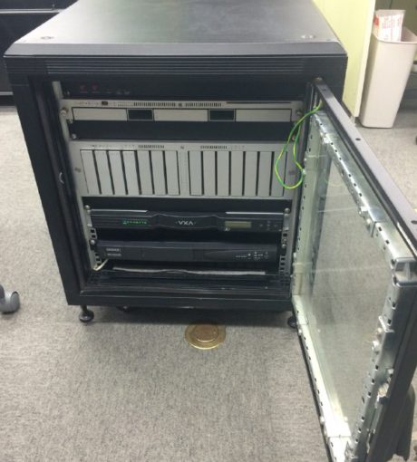 足立区でサーバーラックの回収をしました。